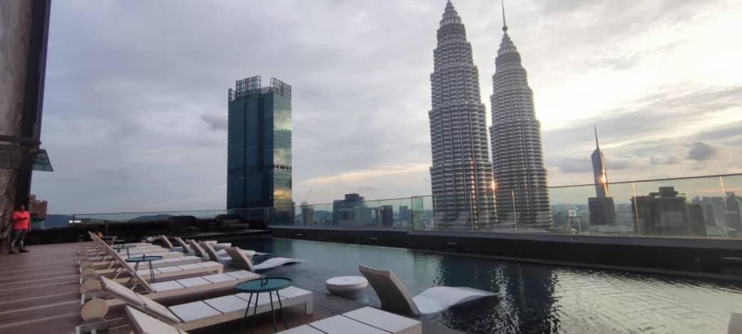 Star Holiday Sky Pool Klcc Kuala Lumpur Extérieur photo